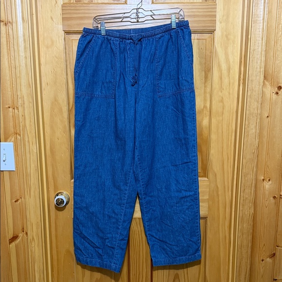 L.L. Bean Woman’s Sun Washed Denim Straight Leg Pull On pants Size Large. - Picture 4 of 16